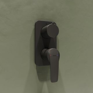 Встраиваемый смеситель с тремя выходами IDDIS Ray RAYBL00i68 чёрный матовый